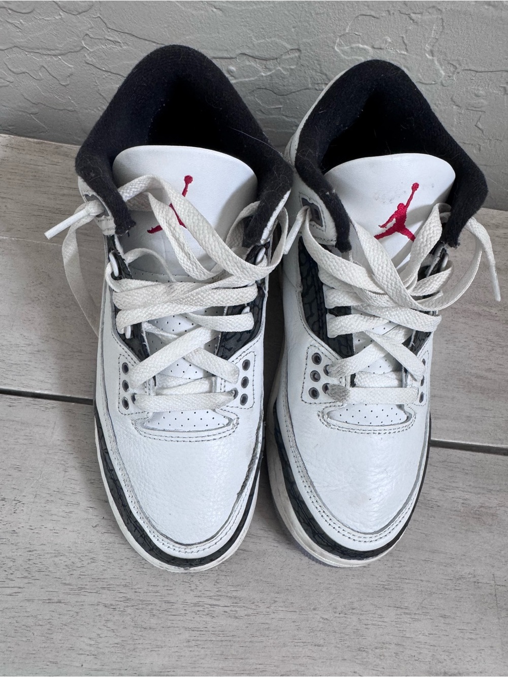 Nike Air Jordan 3 Retro Boys Youth 5.5 Cement Grey Sneakers - Picture 2 of 10